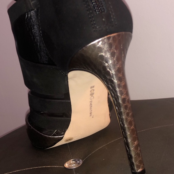 BCBGeneration Sz 10 Leather Cage Snake Print Pump - Picture 3 of 5